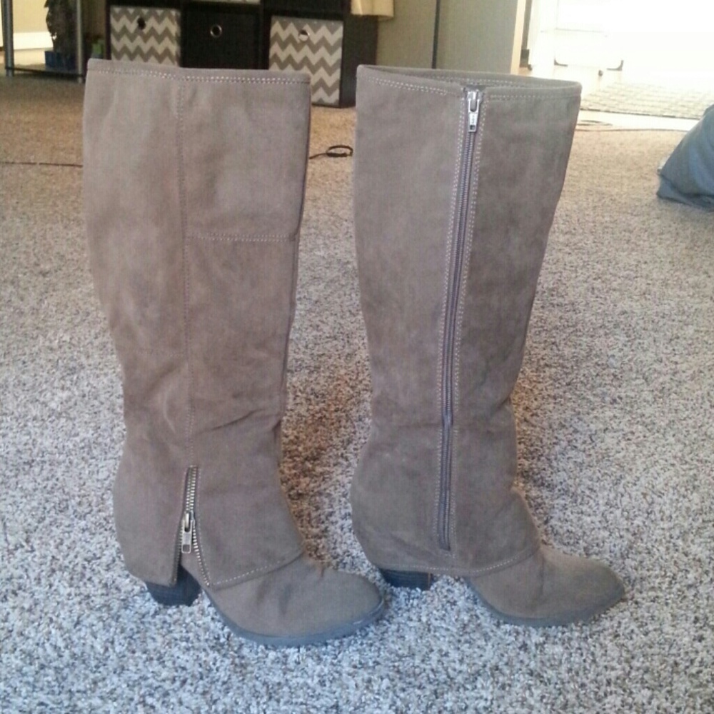 Fergalicious boots size 6
